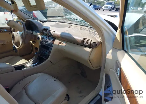 2003 Mercedes-Benz C 240 z USA, uszkodzony, nr VIN WDBRF61J33A496358